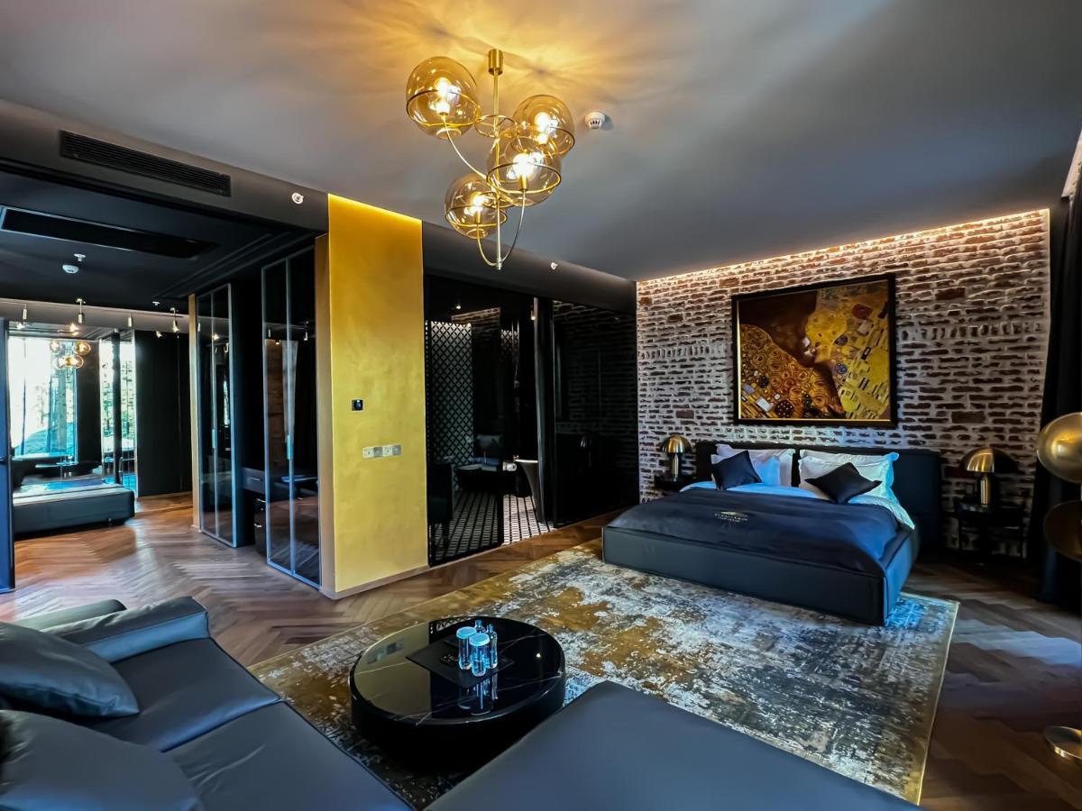 Hotel Mandarin Club House Batumi Esterno foto